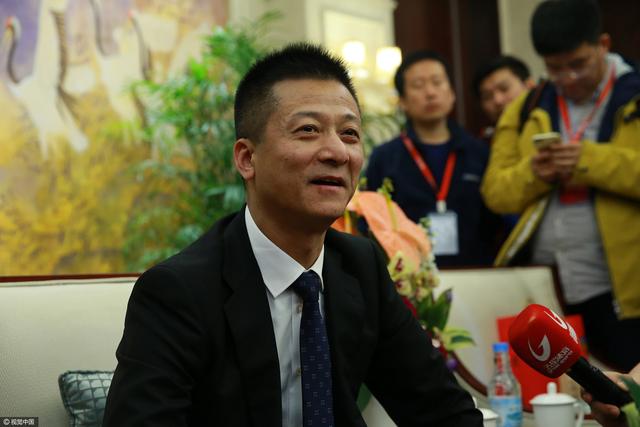 真正的爱情电影,应当超越表层的甜蜜,直面人性的复杂。