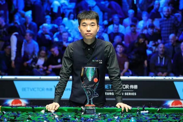 在开庭的公审中,韩国法院判朱智勋入狱一年并罚款44万韩元(约人民币2300元)。