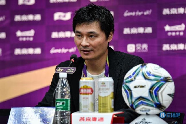 片中主要人物包括罗伯特·德尼罗、米歇尔·菲佛、迪安娜·阿格隆与约翰·德里奥饰演的一大家子以及汤米·李 《黑帮家族》曝人物海报 德尼罗一家人齐亮相 2013-08-06 由马丁·斯科塞斯监制、吕克·贝松执导、罗伯特·德尼罗主演的影片《黑帮家族》日前发布了多张角色海报。